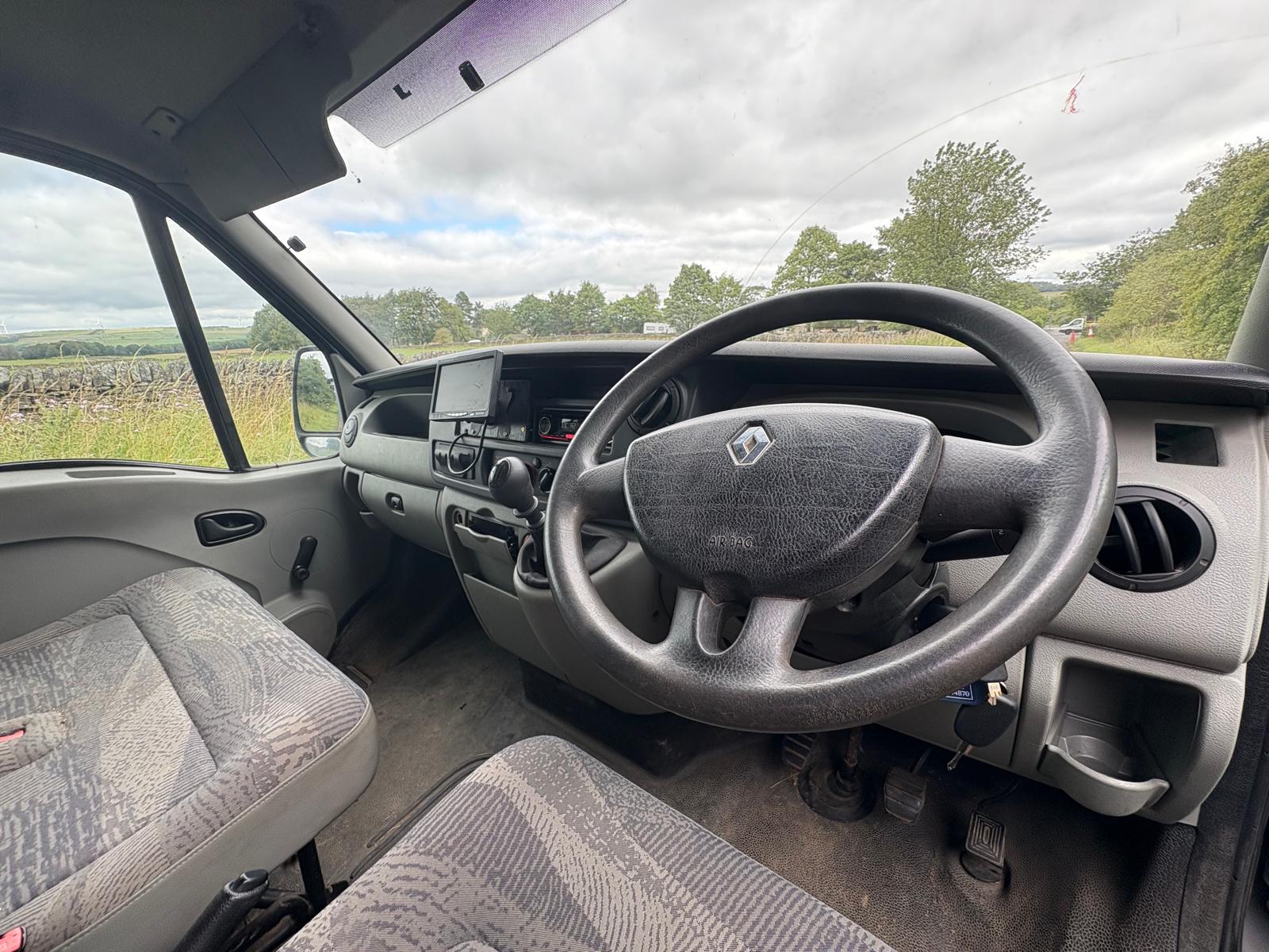 Pre-Owned Renault Master Horsebox 3500kg 